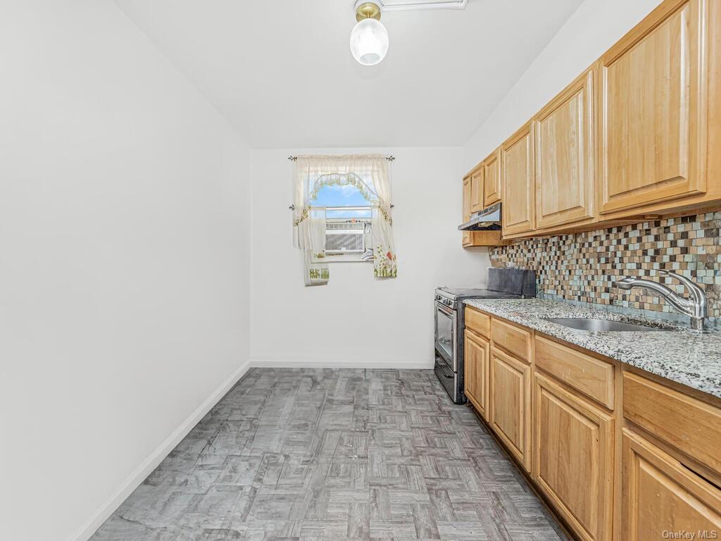 Single Family Bronx River  Bronx, NY 10472, MLS-H6273974-16