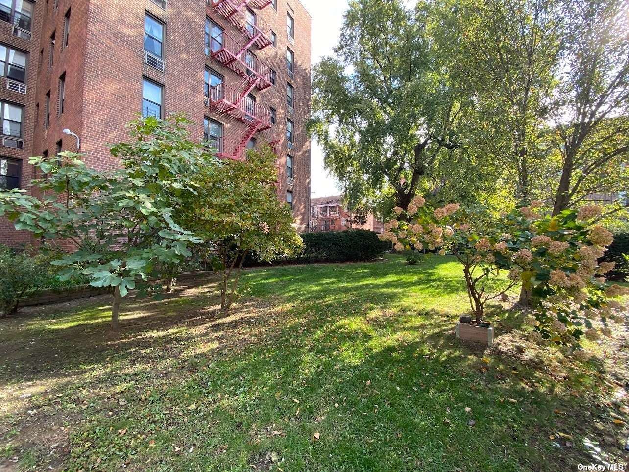 Coop 38th Ave  Queens, NY 11377, MLS-3515284-17