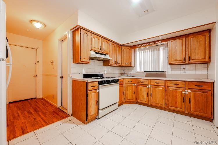 Single Family Delanoy  Bronx, NY 10469, MLS-H6266416-17