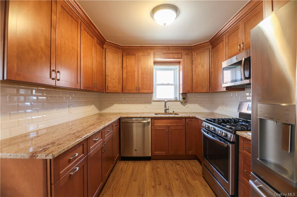 Single Family Balcom  Bronx, NY 10465, MLS-H6271643-17