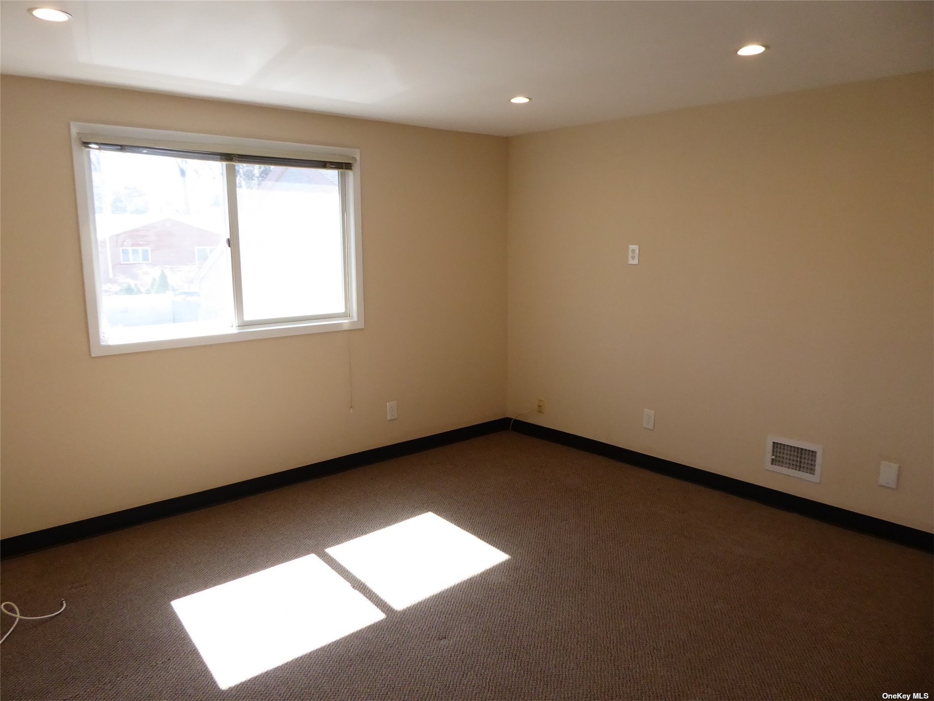 Apartment Forest  Nassau, NY 11542, MLS-3510795-17