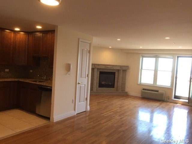 Apartment Broadway  Nassau, NY 11561, MLS-3520469-18