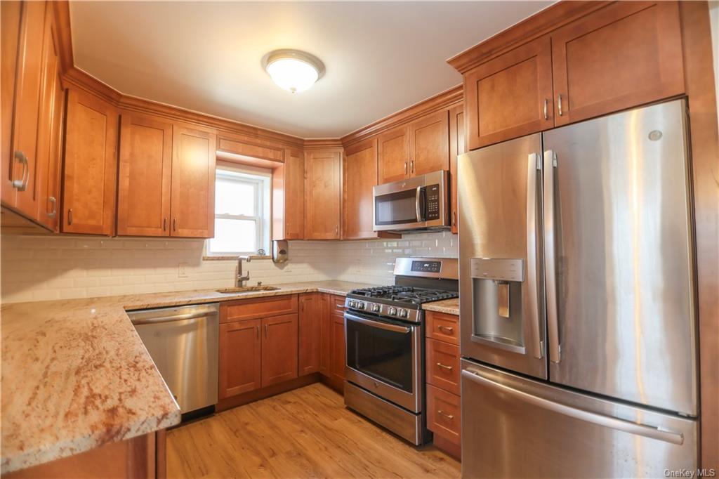 Single Family Balcom  Bronx, NY 10465, MLS-H6271643-18