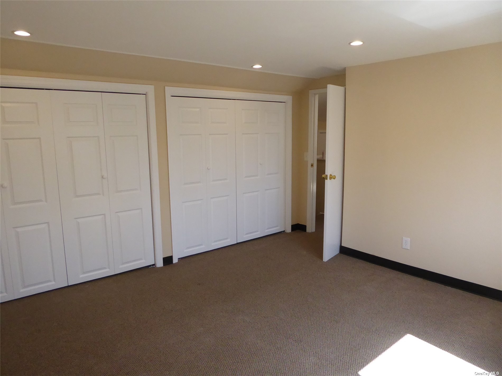 Apartment Forest  Nassau, NY 11542, MLS-3510795-18