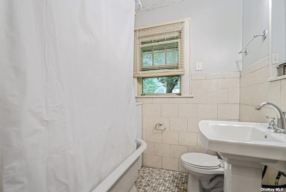 Single Family Beverly  Queens, NY 11363, MLS-3483828-18