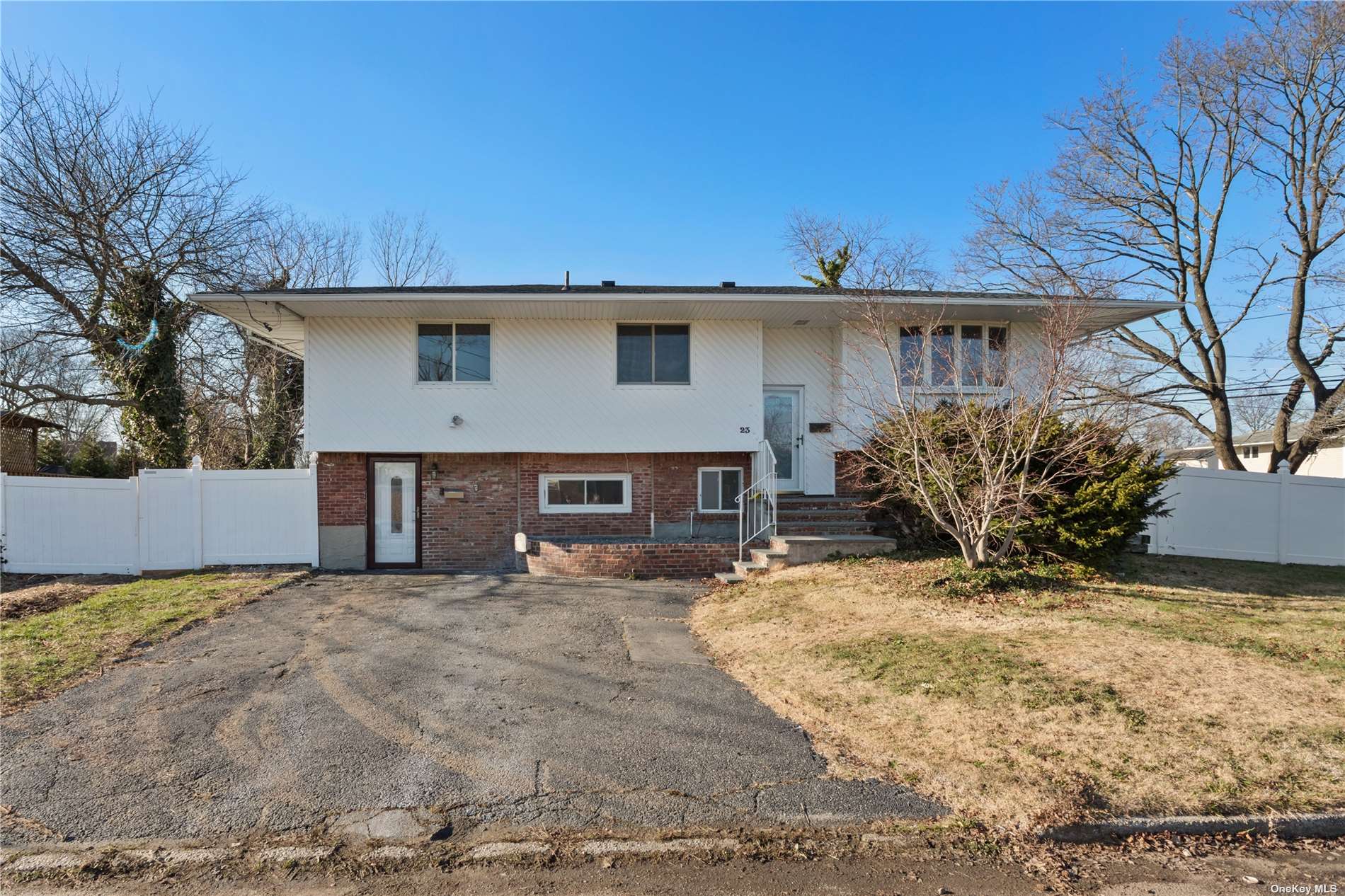 Single Family Digney  Suffolk, NY 11725, MLS-3521110-19