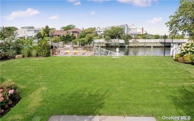 House Bayside  Nassau, NY 11509, MLS-3517247-19