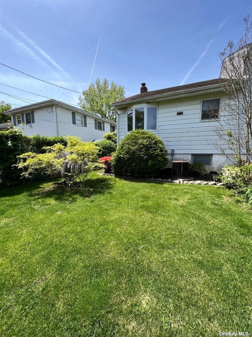 Single Family Seabury  Nassau, NY 11530, MLS-3489407-19