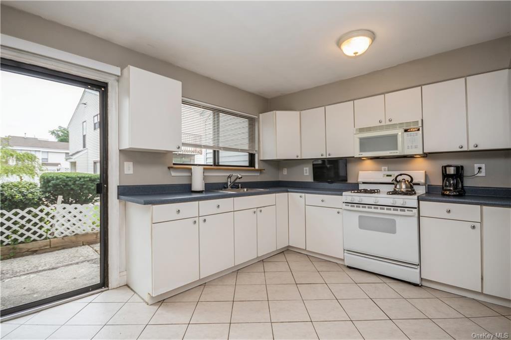 Condo Pierces  Orange, NY 12550, MLS-H6261427-19