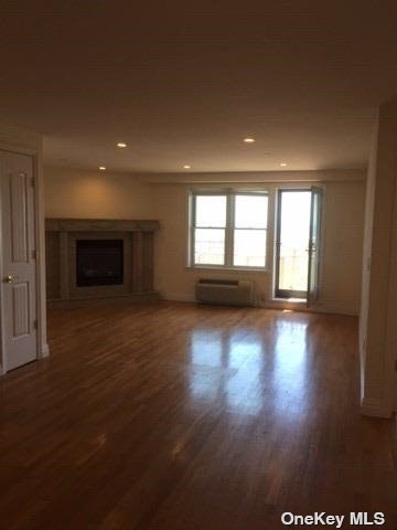 Apartment Broadway  Nassau, NY 11561, MLS-3520469-19