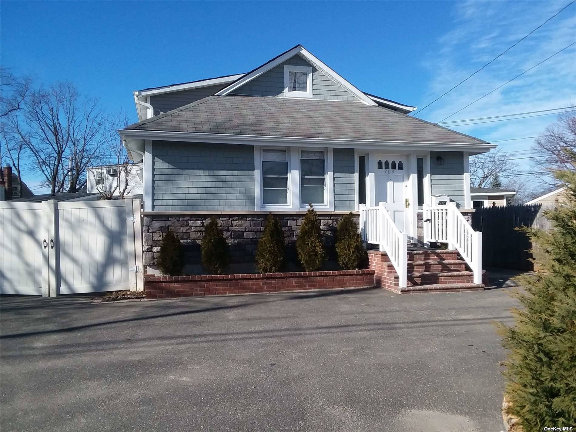 Single Family Newbridge  Nassau, NY 11710, MLS-3517066-2