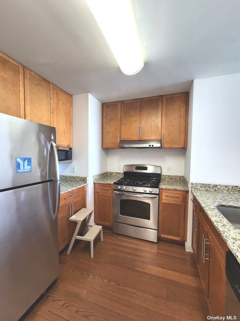 House College Point  Queens, NY 11354, MLS-3507102-2