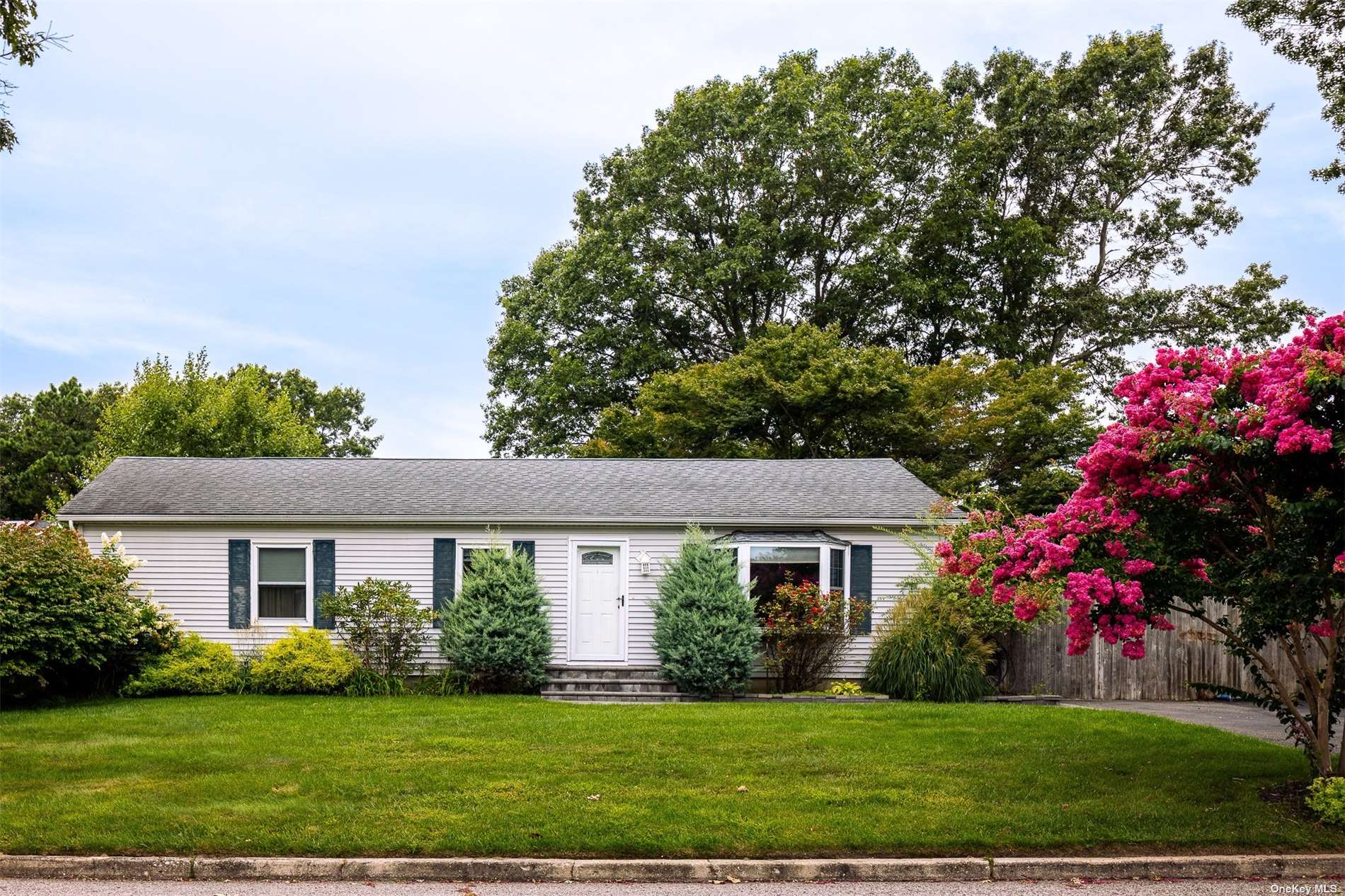 Single Family 9th  Suffolk, NY 11742, MLS-3521152-2