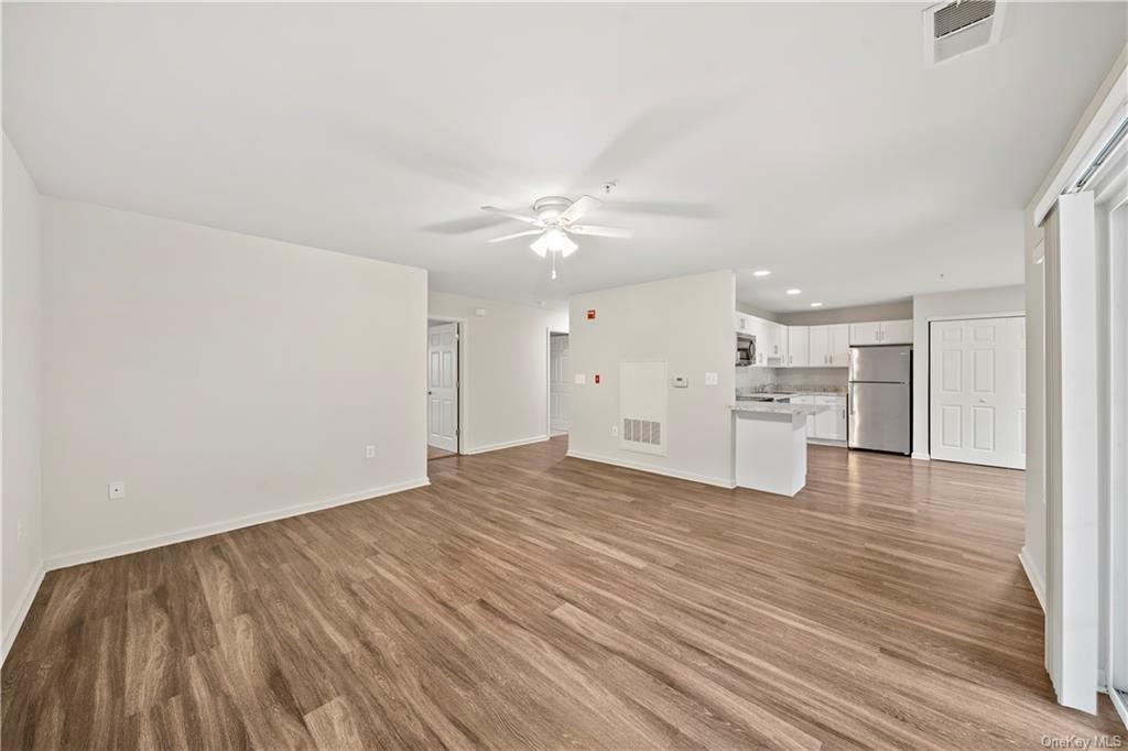 Apartment Walden  Suffolk, NY 11940, MLS-H6264156-2
