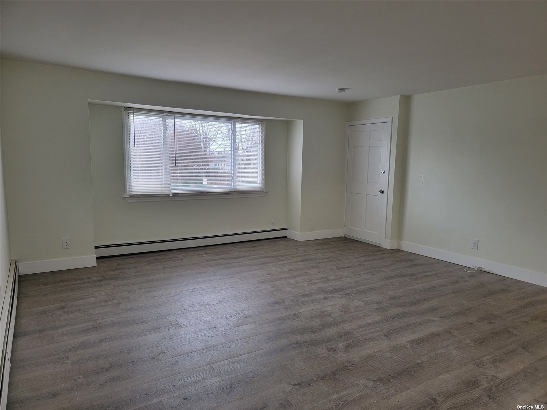 Apartment Maple  Nassau, NY 11735, MLS-3520165-2