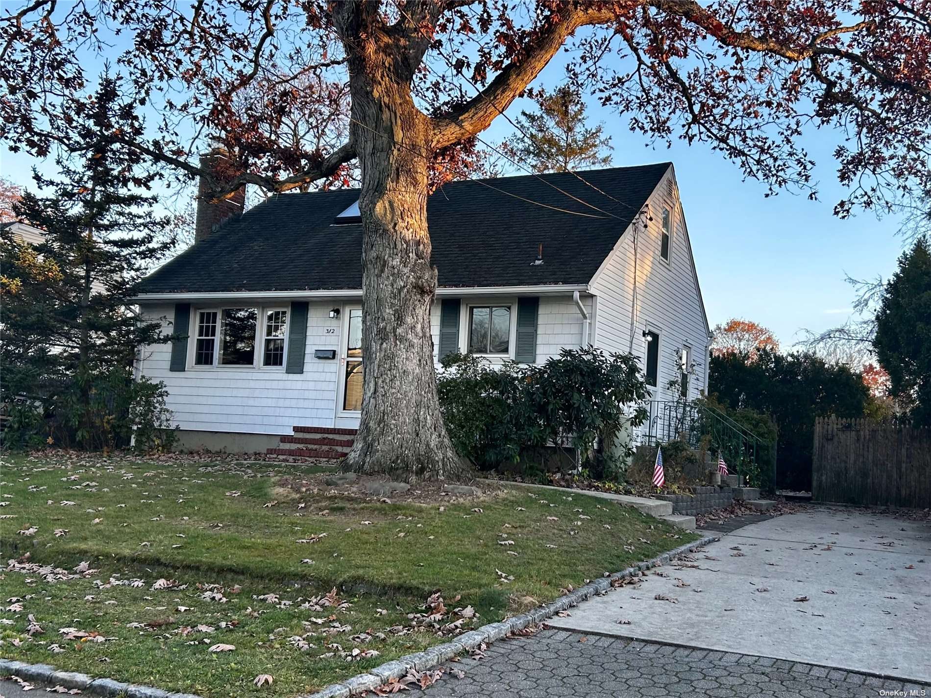 Single Family Kurzon  Suffolk, NY 11795, MLS-3518225-2