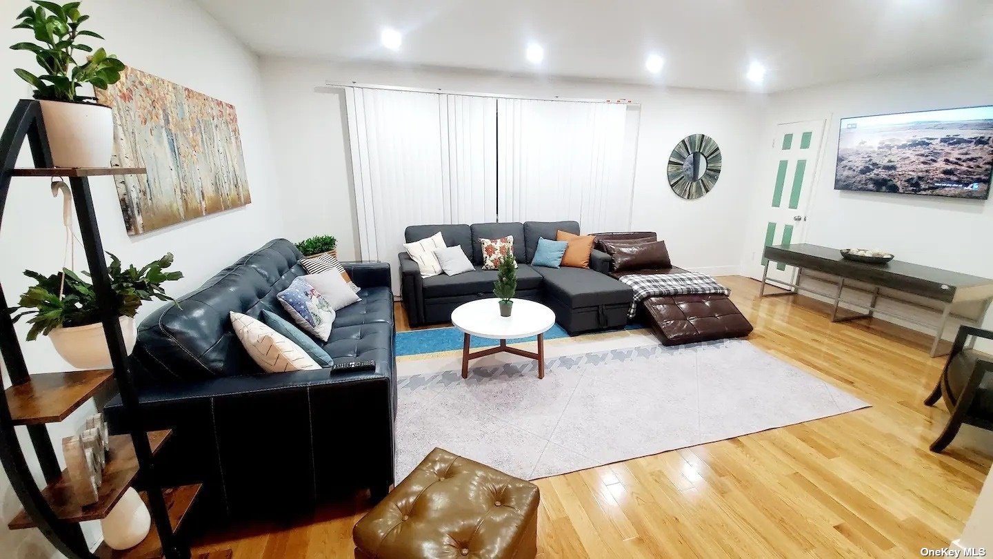 Apartment Devonshire Road  Queens, NY 11432, MLS-3519276-2