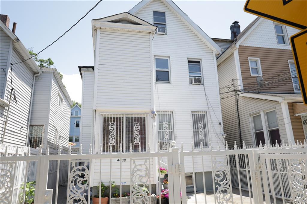 Single Family Carpenter  Bronx, NY 10470, MLS-H6240381-2