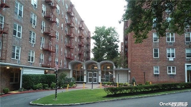 Coop Little Neck Pkwy  Queens, NY 11362, MLS-3476443-2