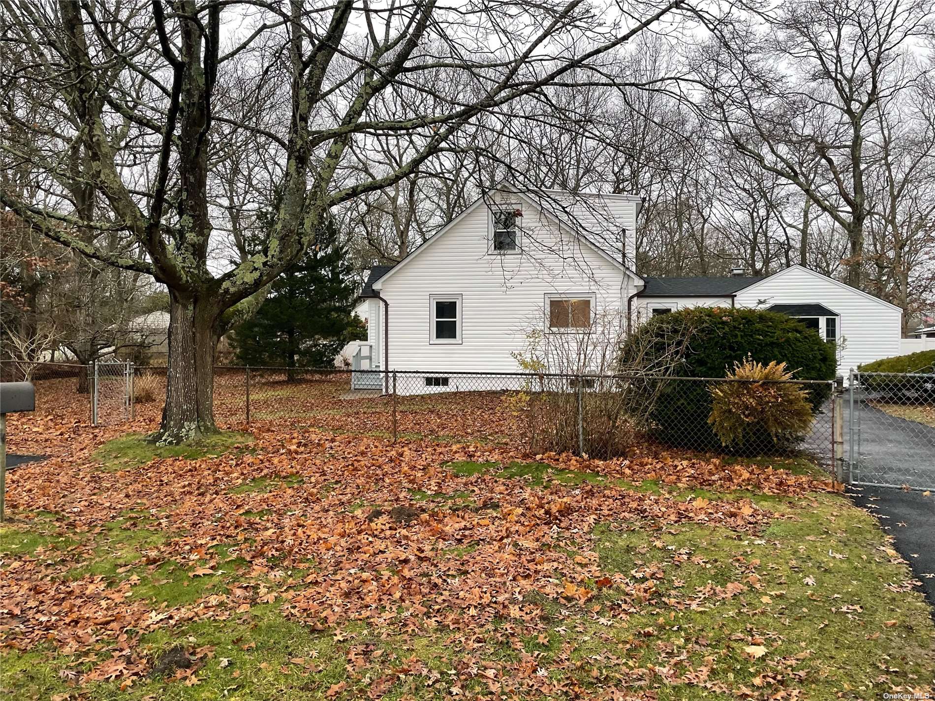 Single Family Linden  Suffolk, NY 11967, MLS-3520477-2