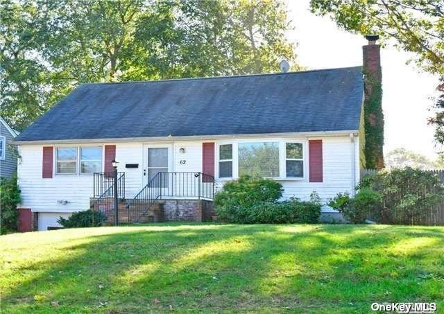 Two Family Murdock  Suffolk, NY 11746, MLS-3437545-2