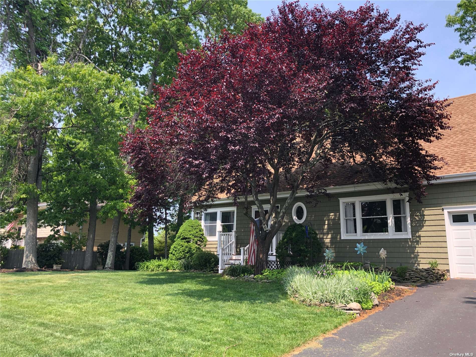 Single Family Oaktree  Suffolk, NY 11940, MLS-3489563-2