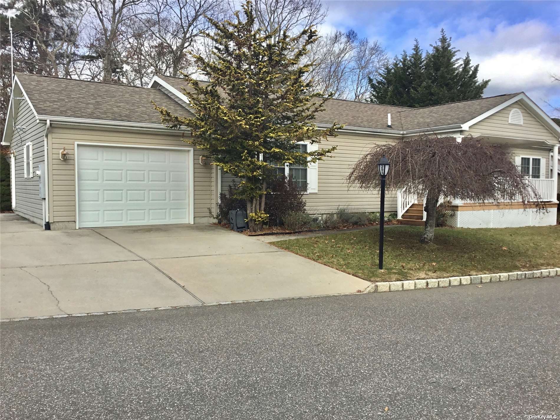 Single Family Middle  Suffolk, NY 11933, MLS-3519574-2