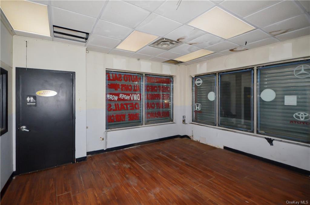 Commercial Lease Gun Hill  Bronx, NY 10469, MLS-H6280597-2