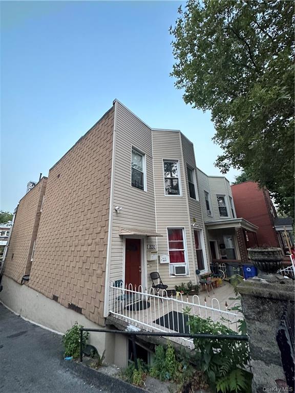 Single Family Barnes  Bronx, NY 10462, MLS-H6257607-2