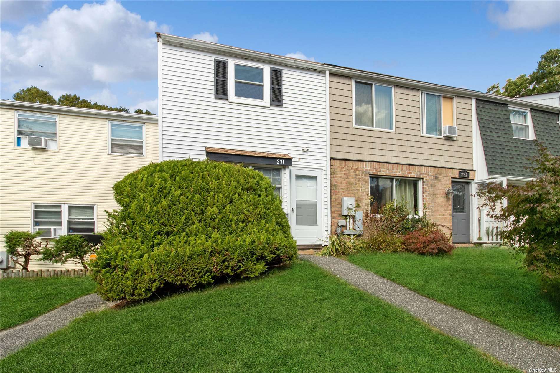 Condo Hill Rise  Suffolk, NY 11933, MLS-3512617-2