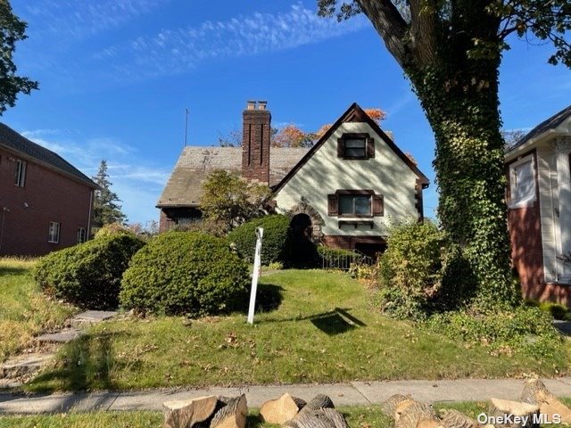 House Tudor  Queens, NY 11432, MLS-3510622-2