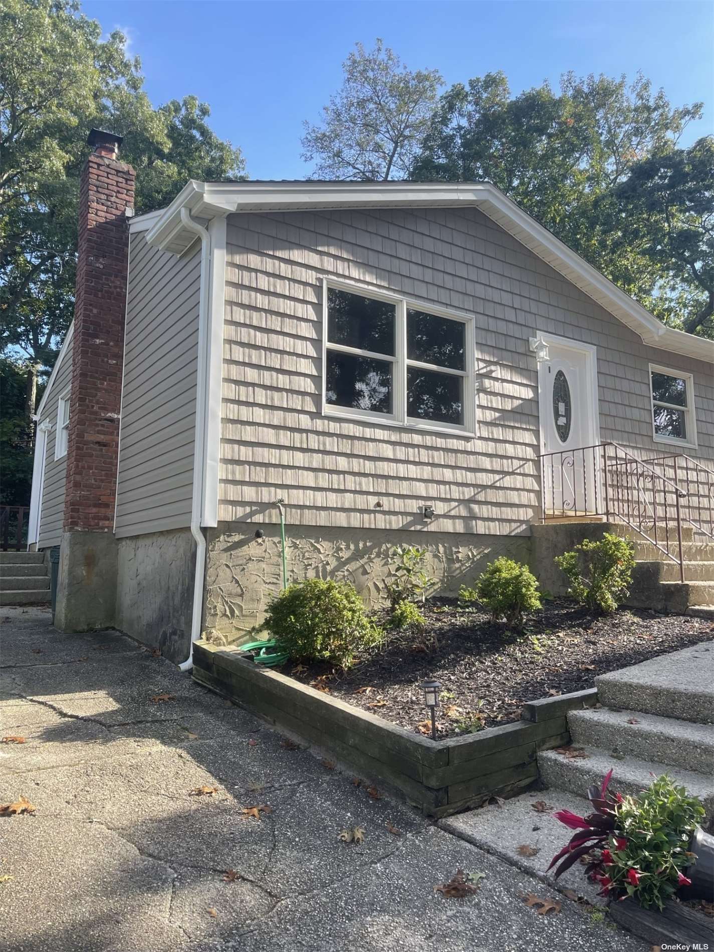 Single Family Woodhaven  Suffolk, NY 11789, MLS-3509635-2