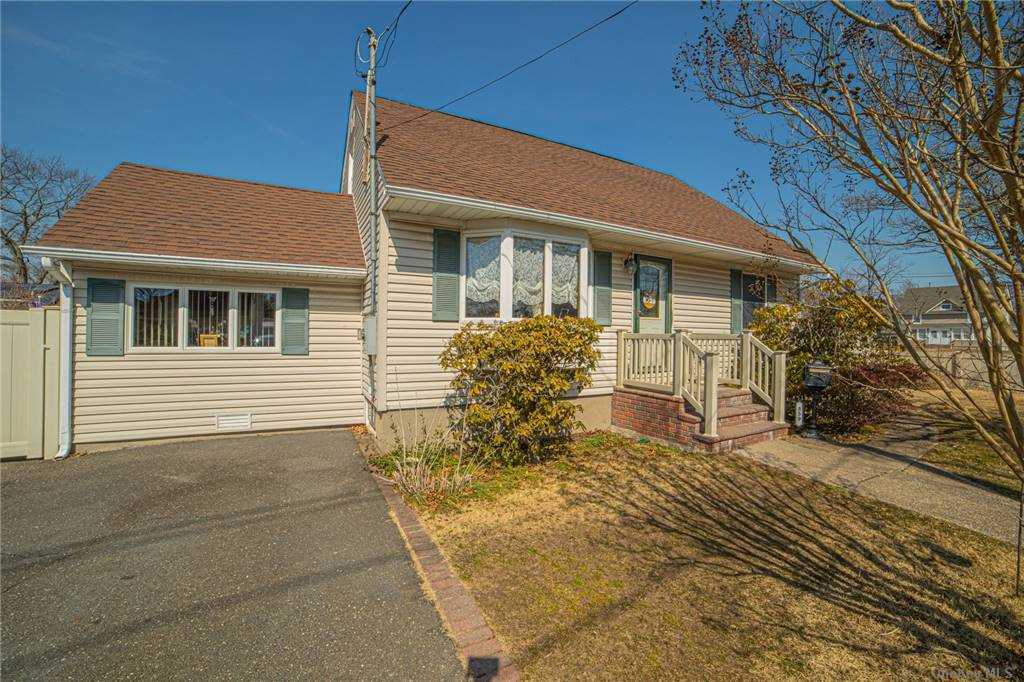 359 Kurzon Road, West Islip, NY 11795 (Sold NYStateMLS Listing 10976544)