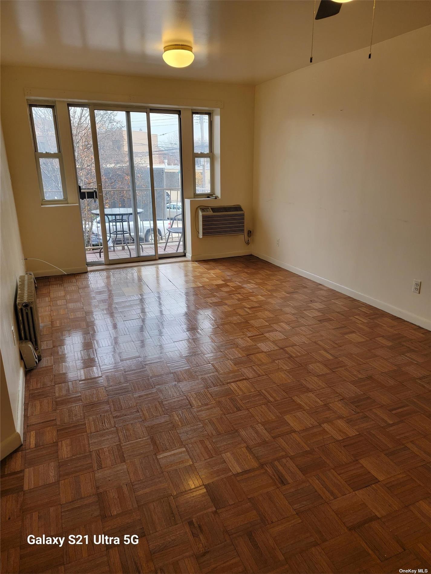 Apartment 37th  Queens, NY 11101, MLS-3517927-2