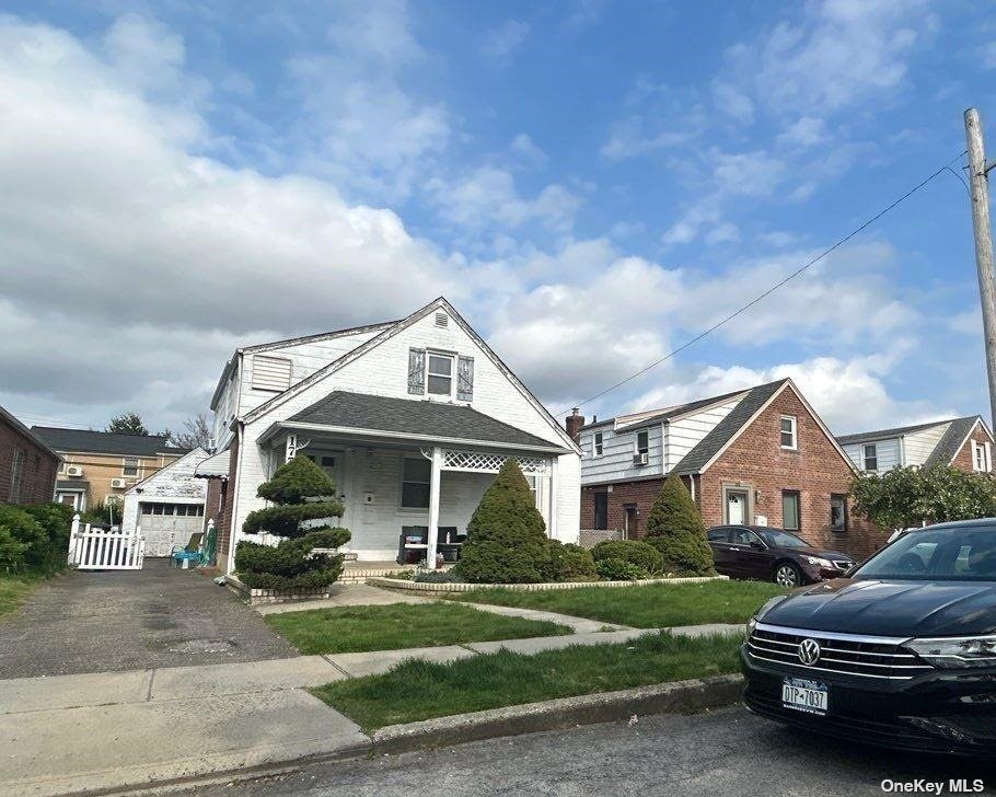 Single Family Roberta  Nassau, NY 11580, MLS-3474961-2