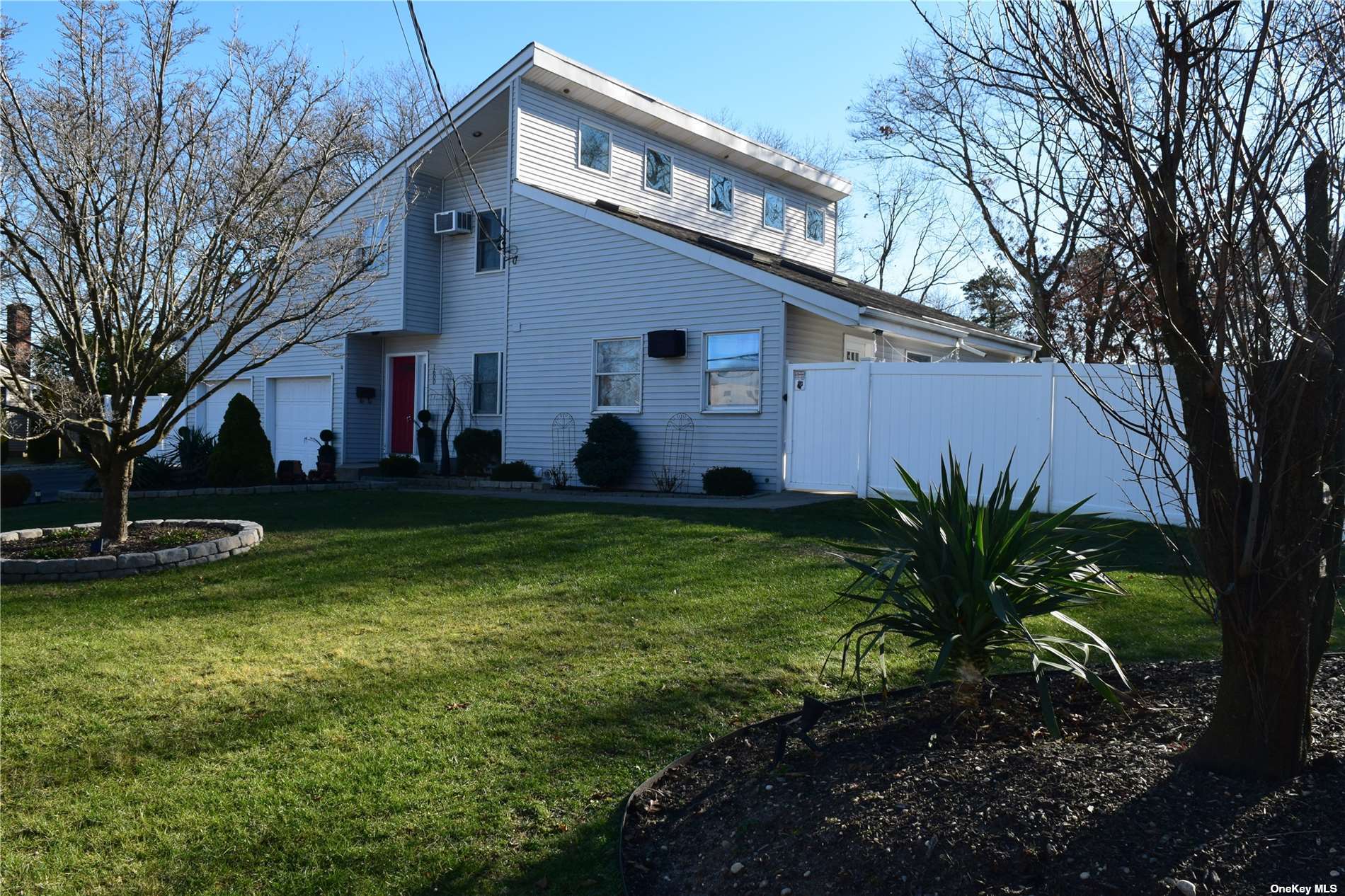 Single Family Lad  Suffolk, NY 11763, MLS-3516964-2