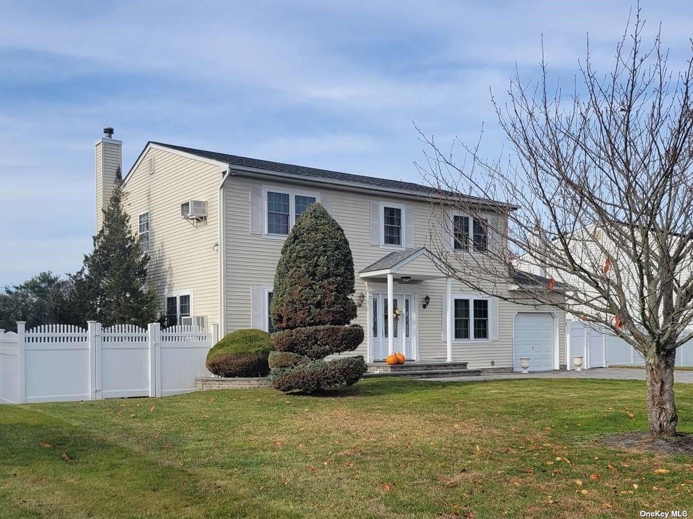 Single Family Sunbonnet  Suffolk, NY 11713, MLS-3489999-2