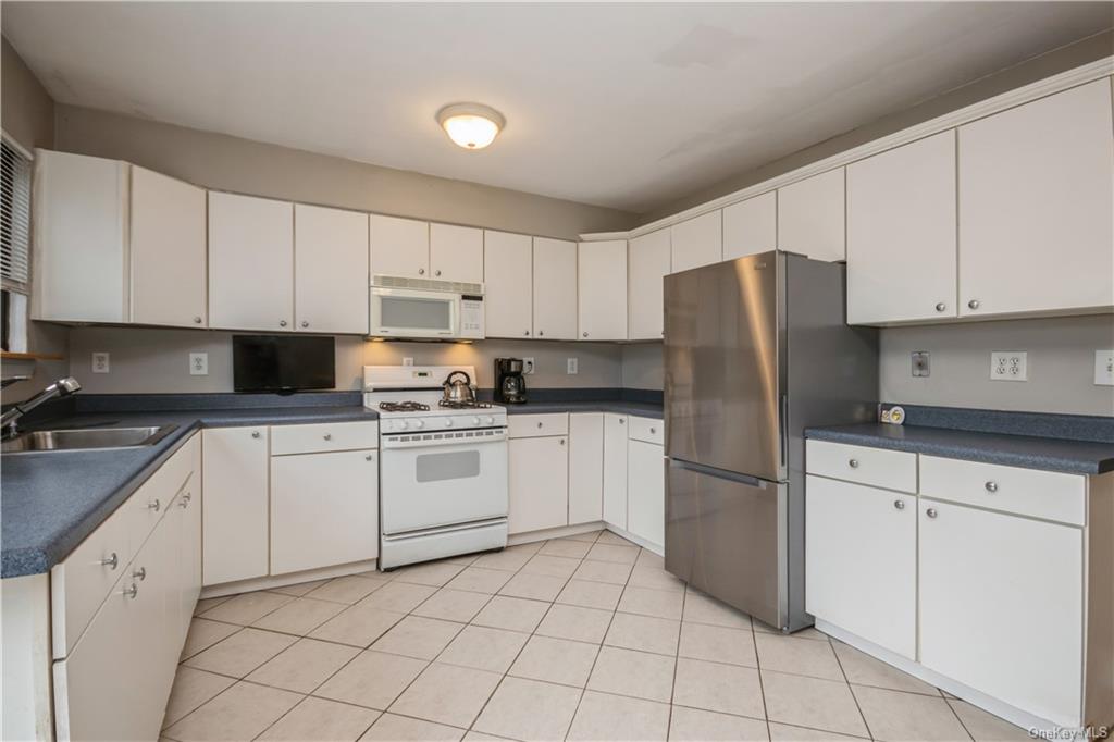 Condo Pierces  Orange, NY 12550, MLS-H6261427-20