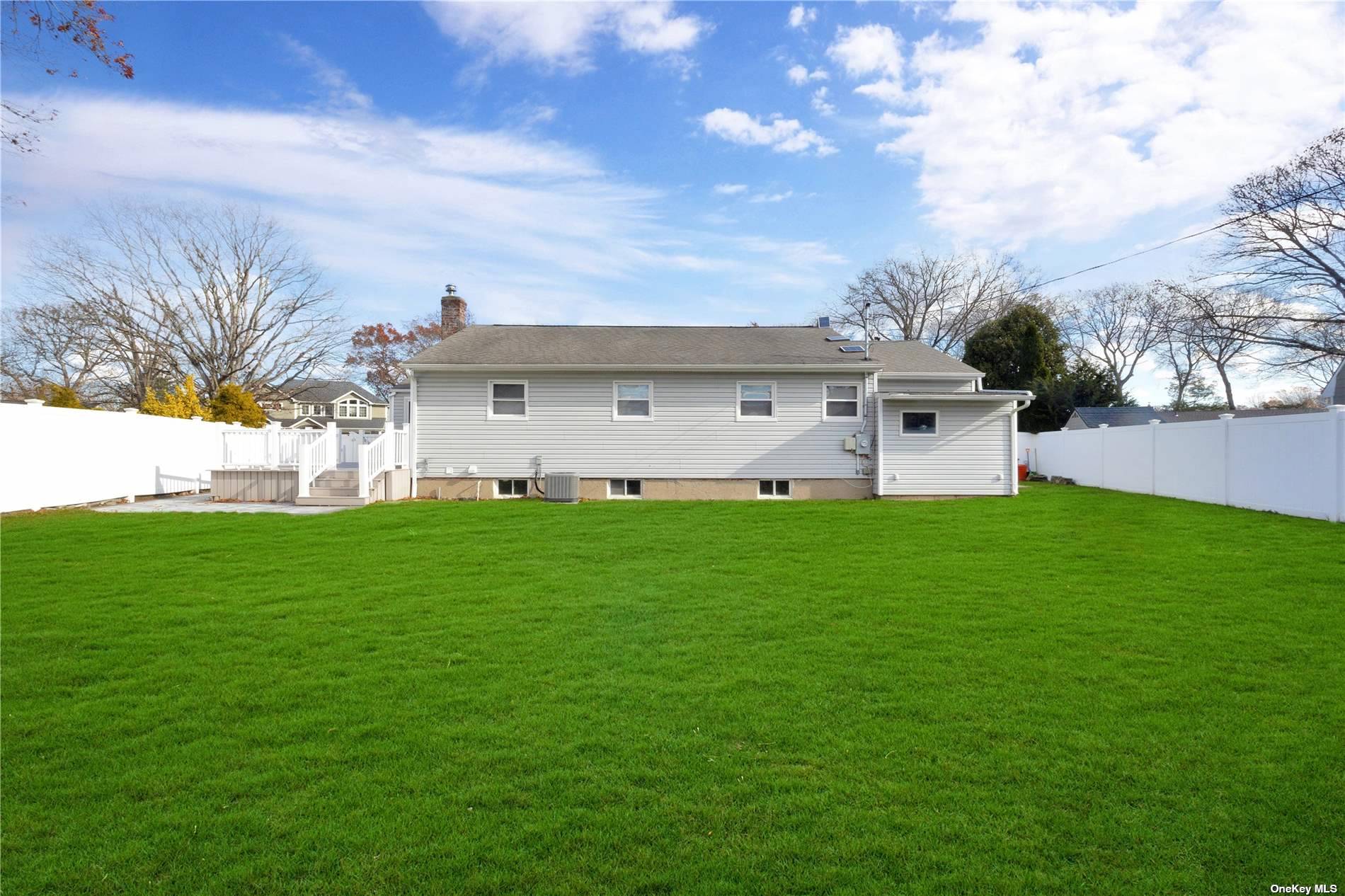 Single Family Apple  Suffolk, NY 11725, MLS-3518737-20