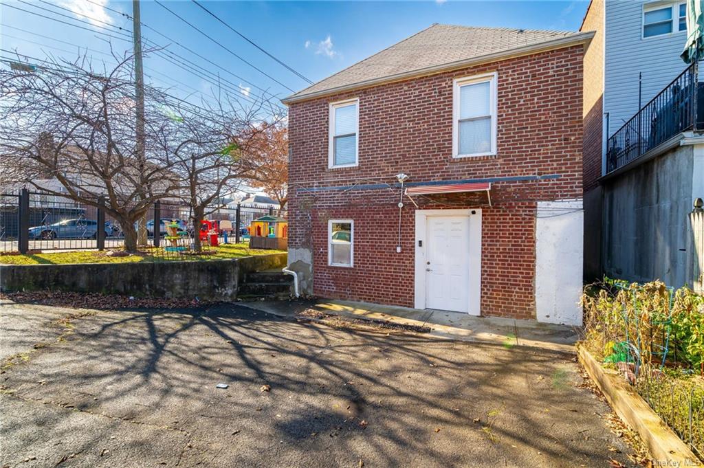 Two Family Throgs Neck  Bronx, NY 10465, MLS-H6276179-21