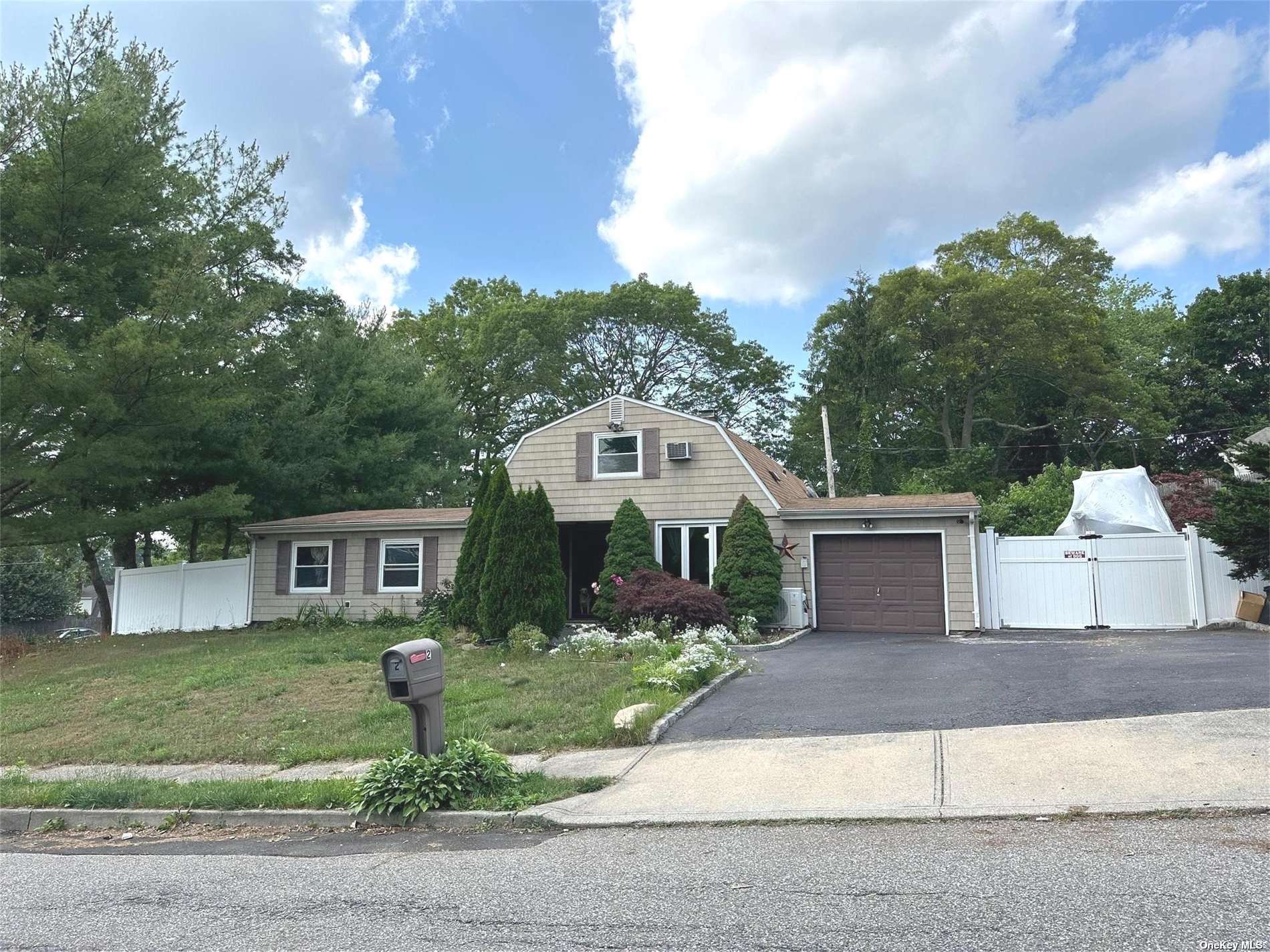 Single Family College Hills  Suffolk, NY 11738, MLS-3487777-21