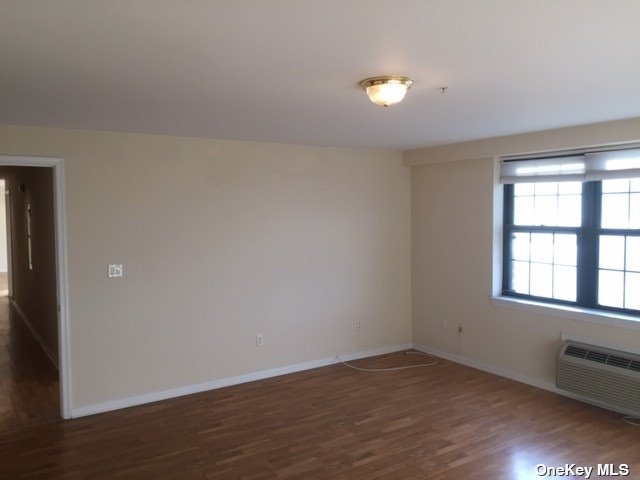 Apartment Broadway  Nassau, NY 11561, MLS-3507219-22