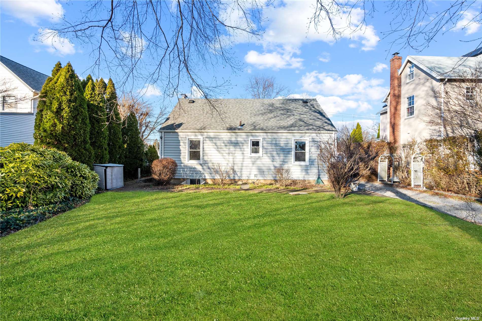 House Woolsey  Nassau, NY 11542, MLS-3521108-24