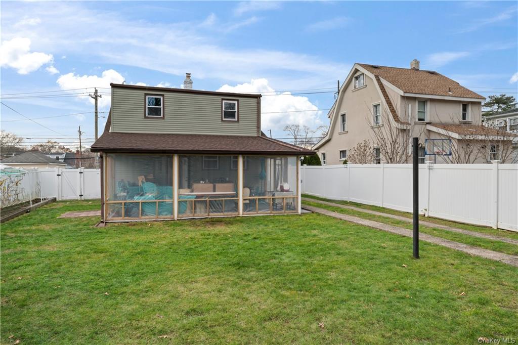 Single Family Hempstead Gardens  Nassau, NY 11552, MLS-H6280701-24