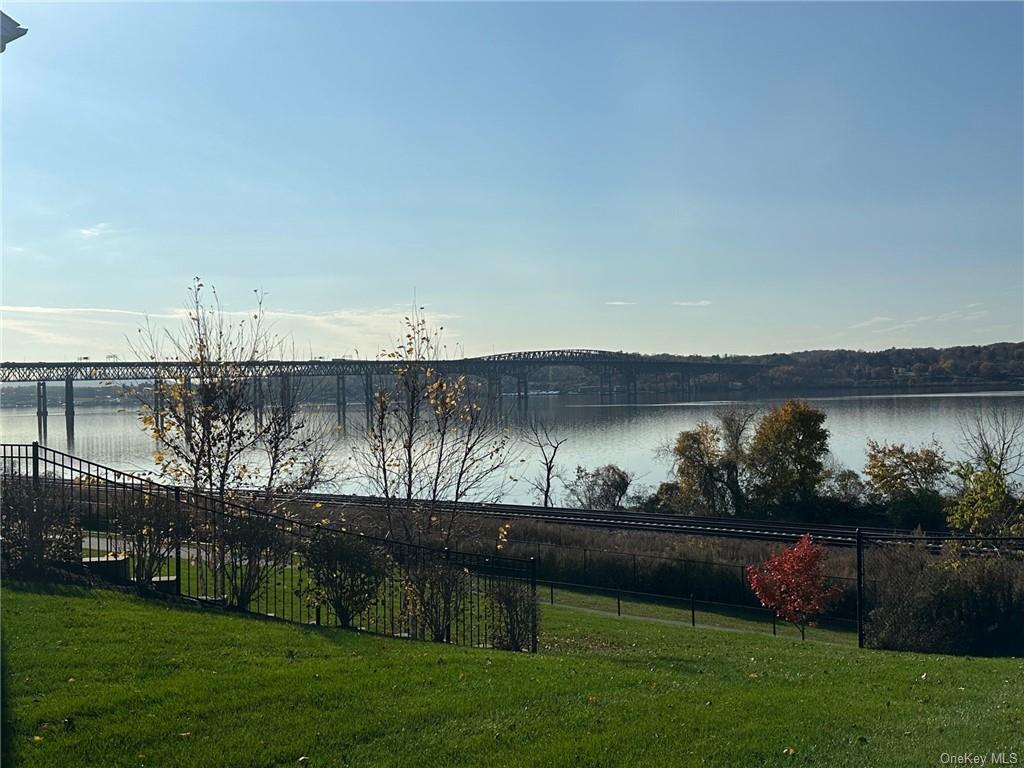 Condo Huron  Dutchess, NY 12590, MLS-H6281352-25