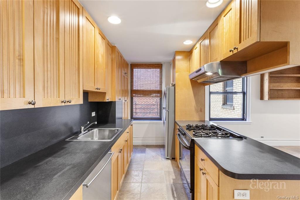 Coop E 57th St  Manhattan, NY 10022, MLS-H6271220-3