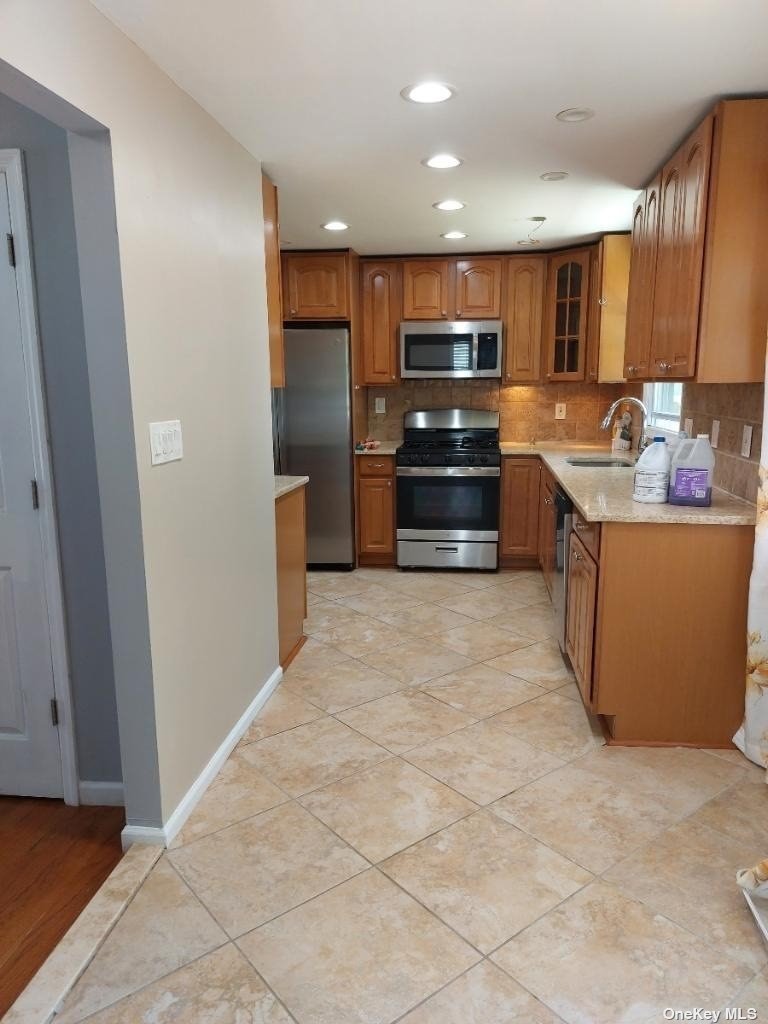 Apartment Andrews  Nassau, NY 11575, MLS-3491329-3