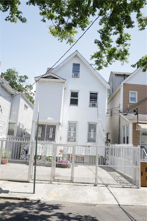 Single Family Carpenter  Bronx, NY 10470, MLS-H6240381-3