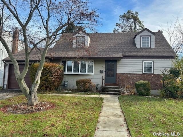 House Grand  Nassau, NY 11762, MLS-3518457-3