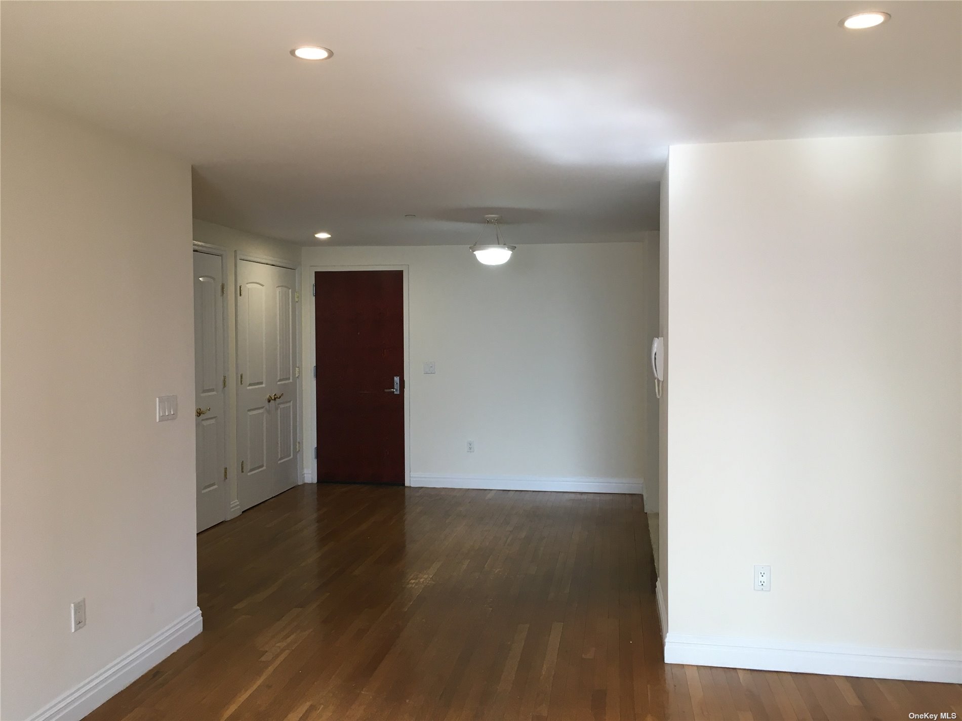 Apartment Broadway  Nassau, NY 11561, MLS-3520469-30